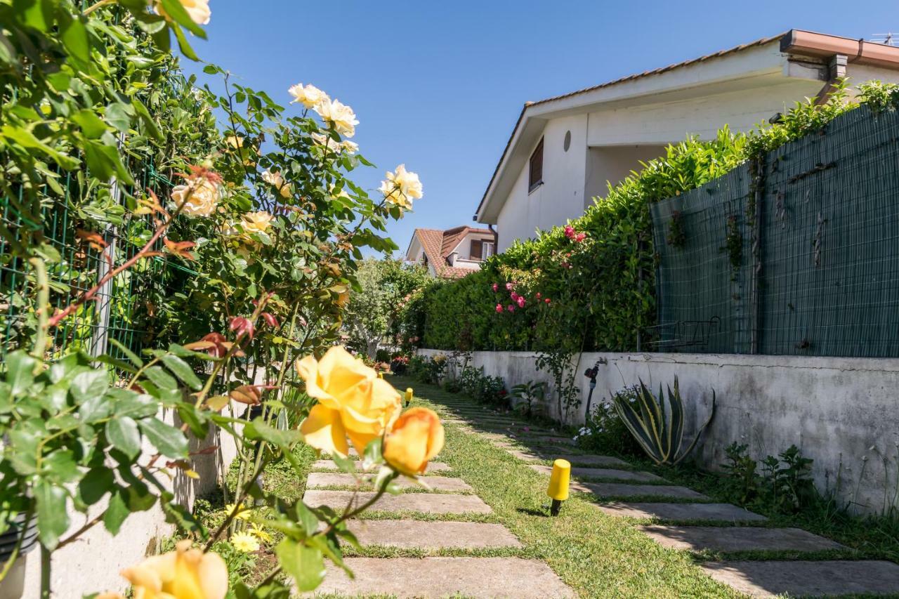 Alloggio Per Uso Turistico Villa Lido dei Pini Luaran gambar