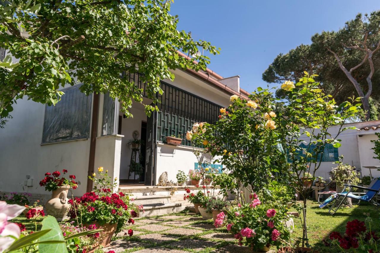 Alloggio Per Uso Turistico Villa Lido dei Pini Luaran gambar