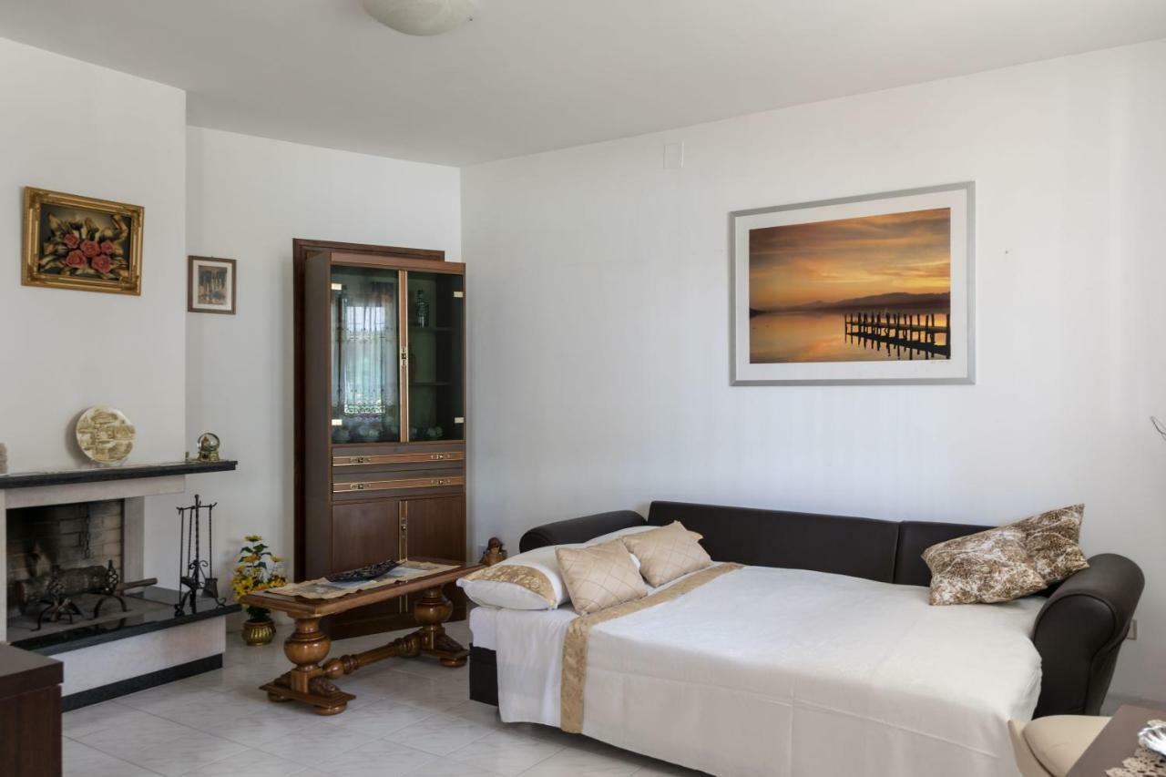 Alloggio Per Uso Turistico Villa Lido dei Pini Luaran gambar