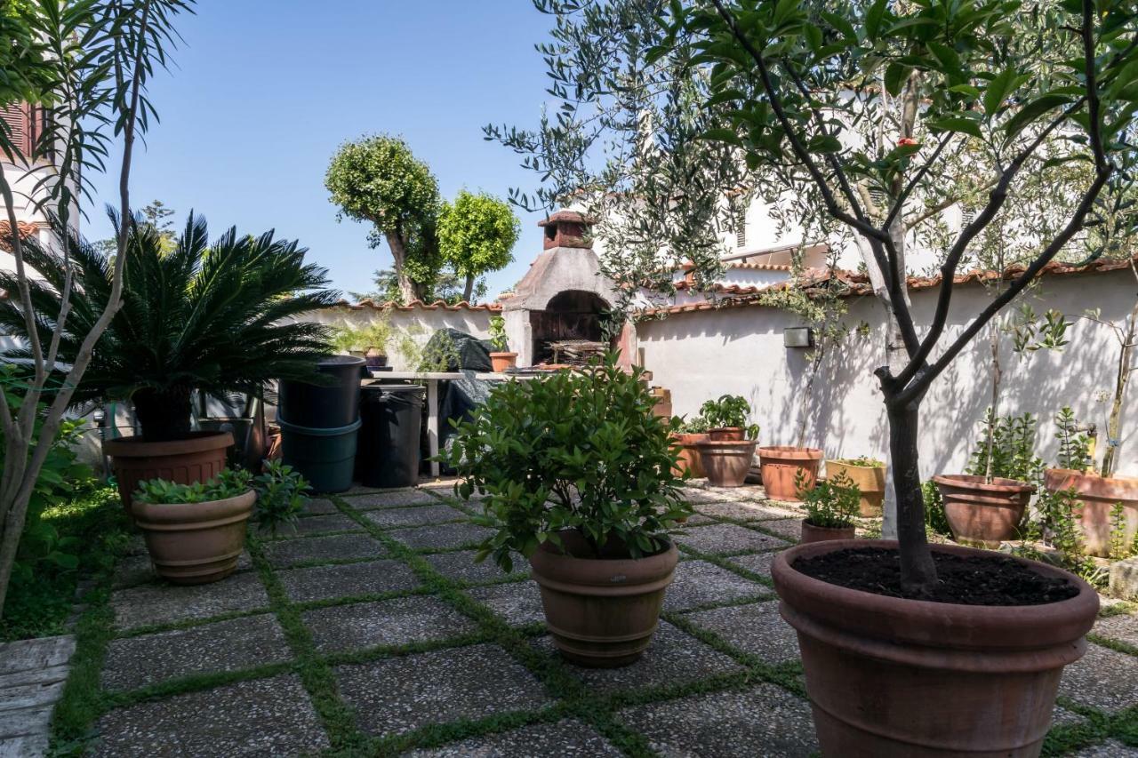 Alloggio Per Uso Turistico Villa Lido dei Pini Luaran gambar