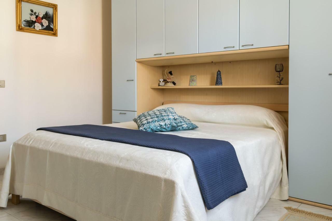 Alloggio Per Uso Turistico Villa Lido dei Pini Luaran gambar