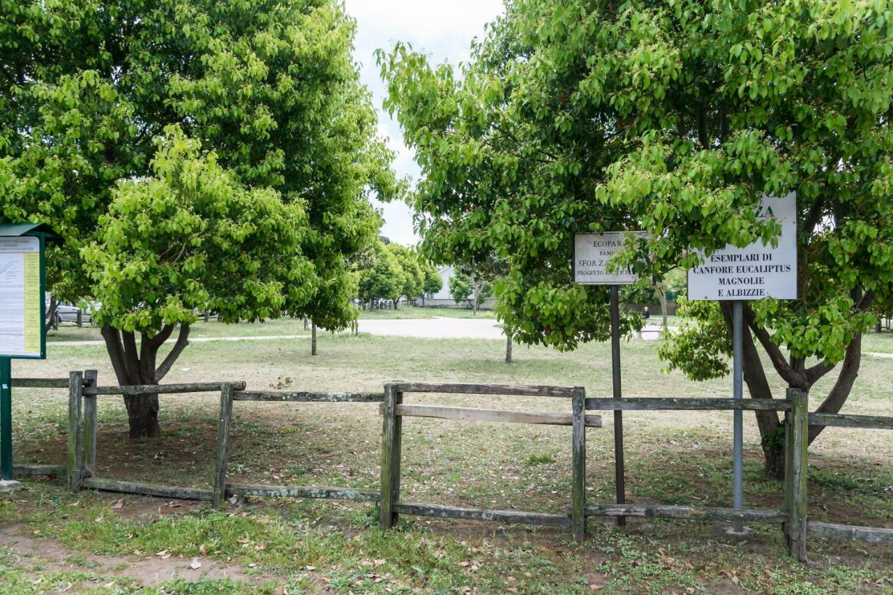 Alloggio Per Uso Turistico Villa Lido dei Pini Luaran gambar