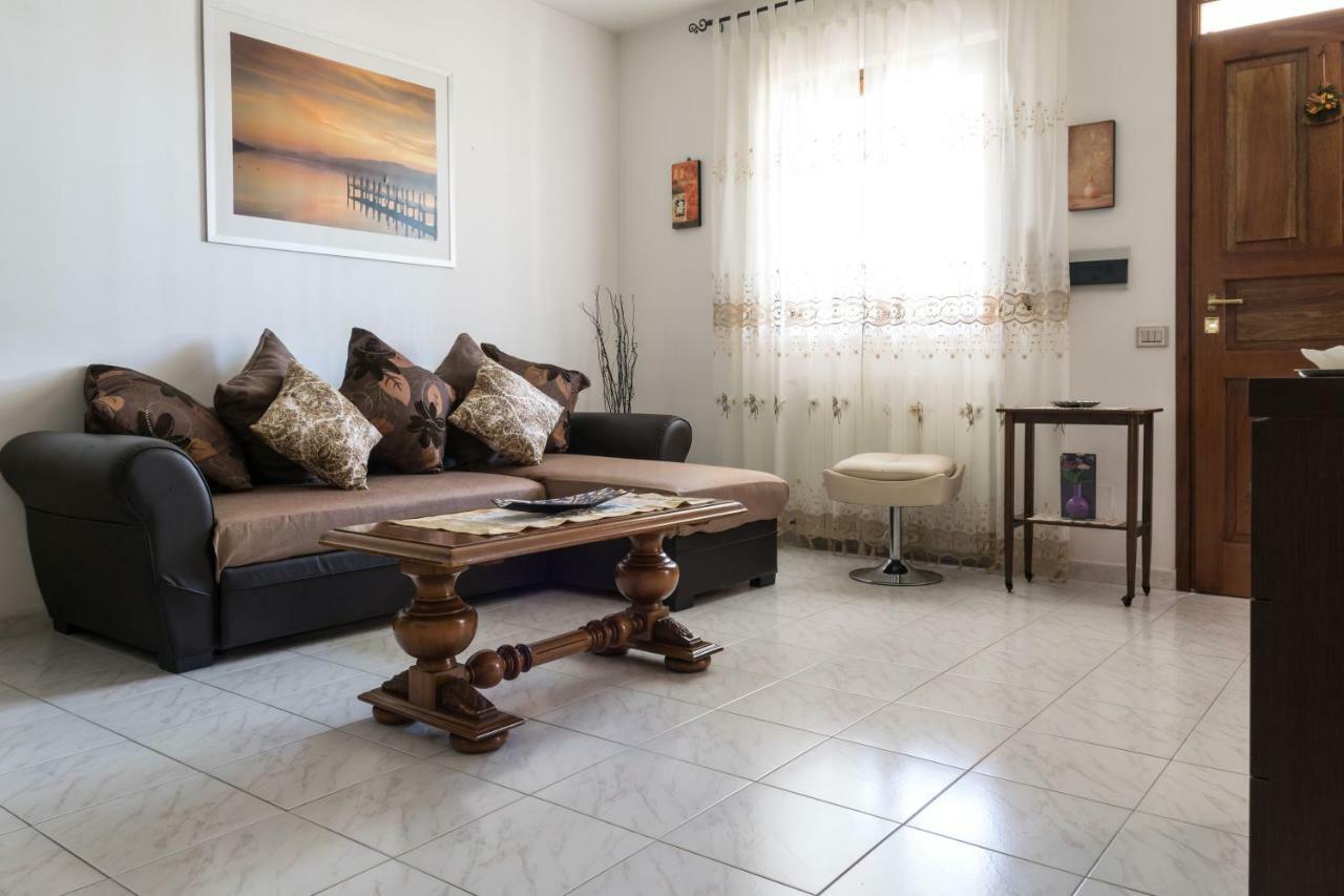 Alloggio Per Uso Turistico Villa Lido dei Pini Luaran gambar