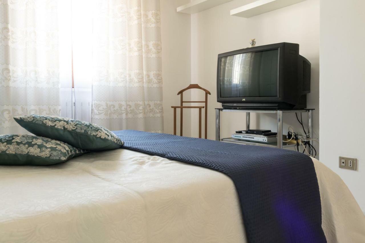 Alloggio Per Uso Turistico Villa Lido dei Pini Luaran gambar