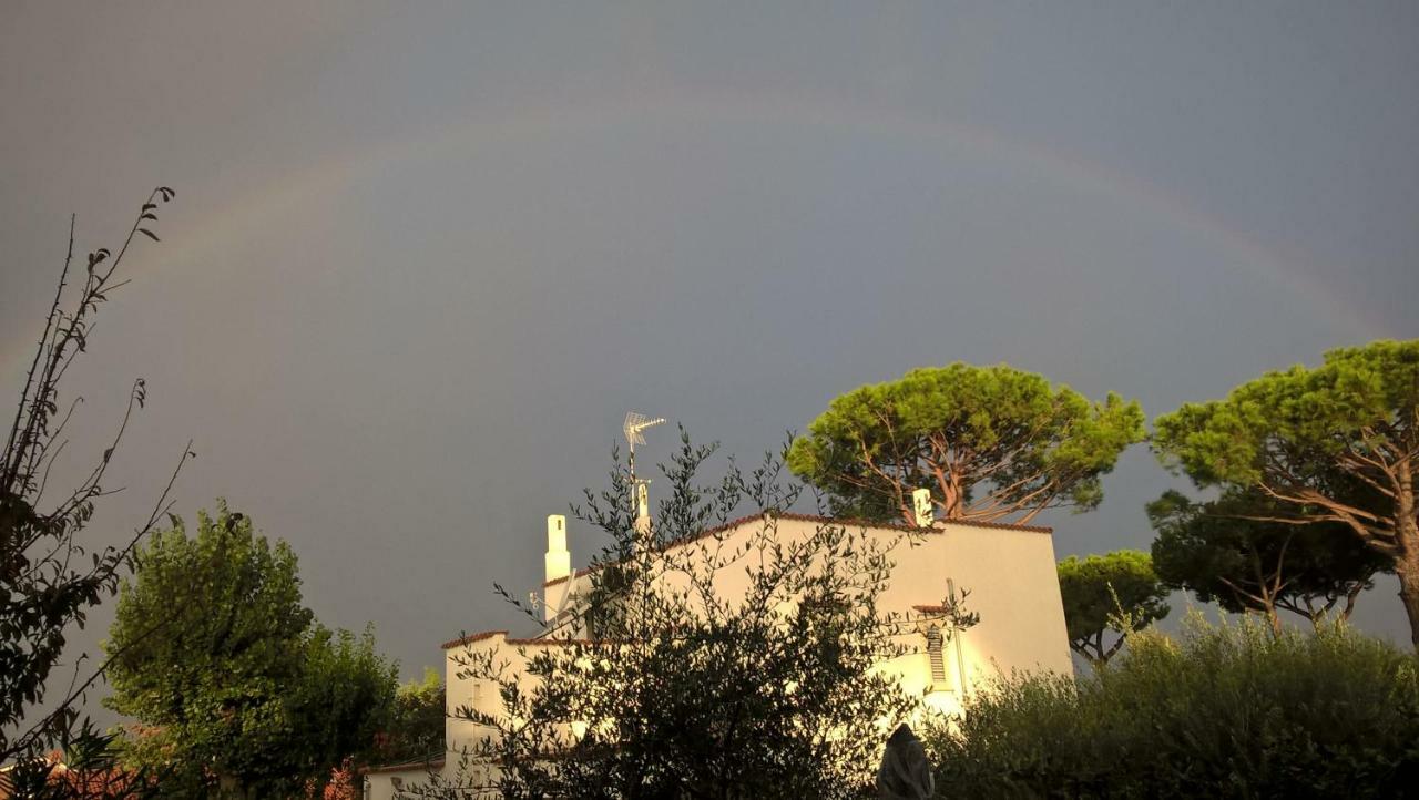 Alloggio Per Uso Turistico Villa Lido dei Pini Luaran gambar